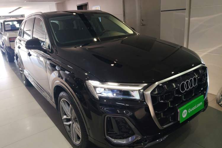 Used Audi Q7 2024 45 TFSI quattro S line Sport Edition Front Right 45 Deg