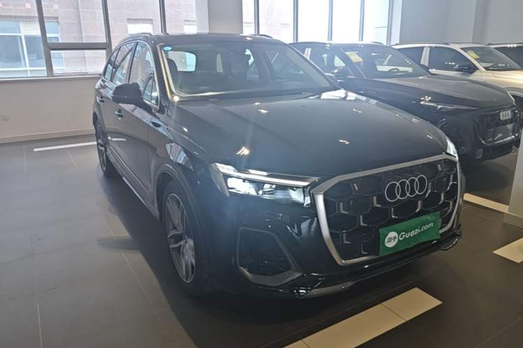 Used Audi Q7 2024 45 TFSI quattro S line Sport Edition Front Right 45 Deg