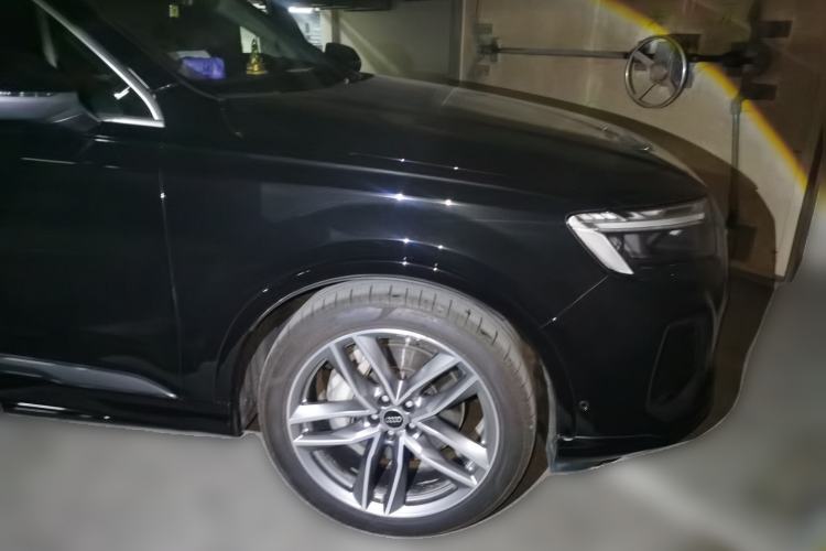 Used Audi Q7 2024 55 TFSI quattro S line Sport model Front Right 45 Deg