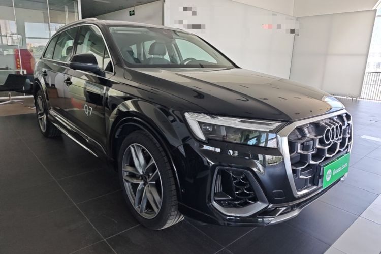 Used Audi Q7 2024 55 TFSI quattro S line Sport model Front Right 45 Deg