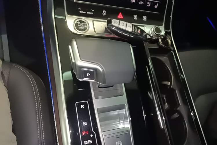 Used Audi Q7 2024 55 TFSI quattro S line Sport model Gear Lever