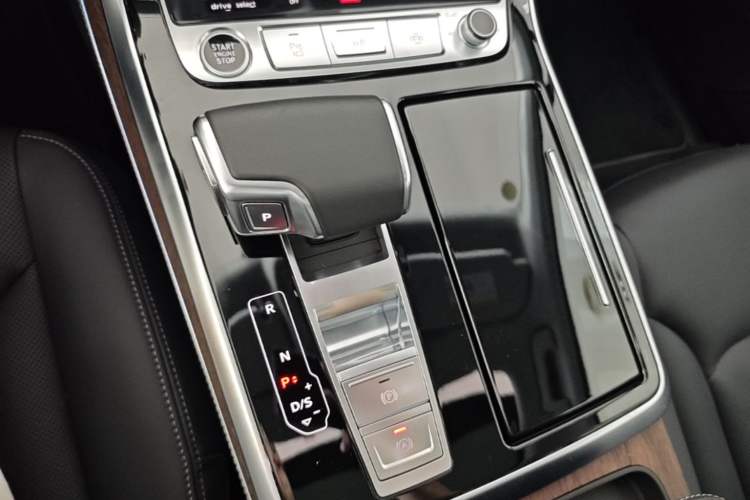 Used Audi Q7 2024 55 TFSI quattro S line Sport model Gear Lever