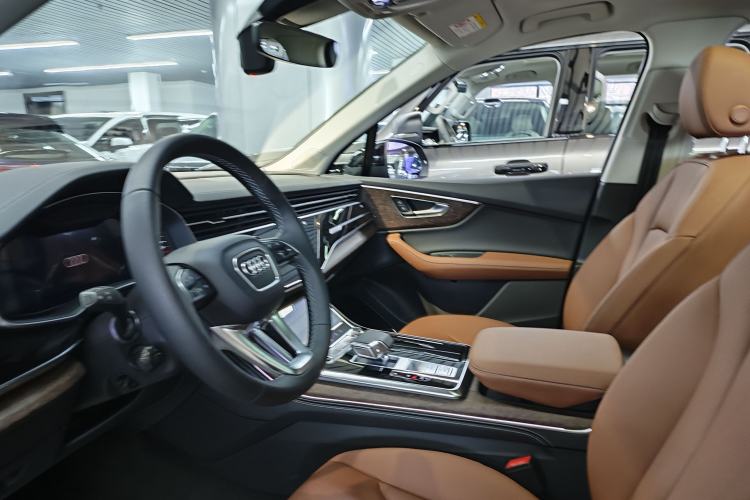 Used Audi Q7 2024 55 TFSI quattro S line Sport model Interior 1