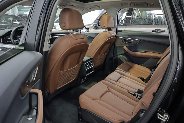 Used Audi Q7 2024 55 TFSI quattro S line Sport model Interior 2