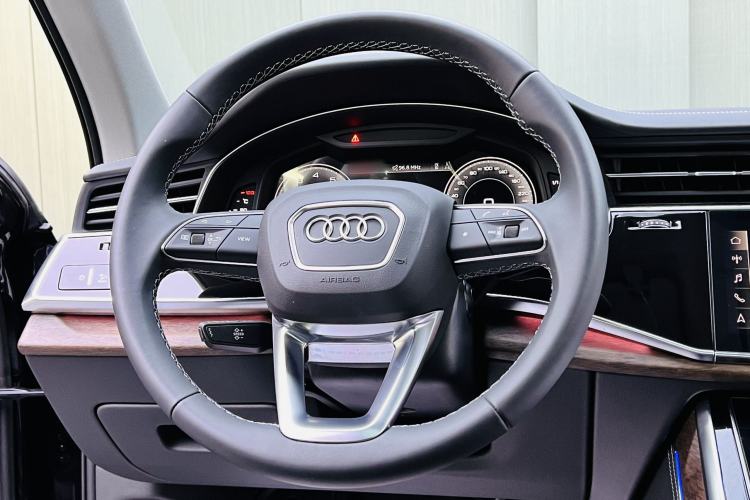 Used Audi Q7 2024 45 TFSI quattro S line Sport Edition Interior 2