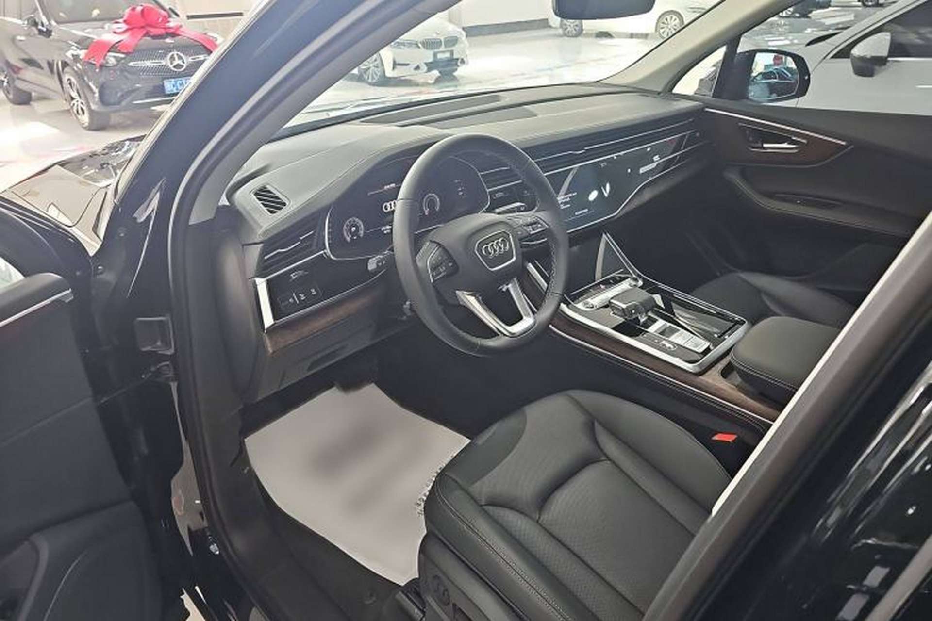 Used Audi Q7 2024 45 TFSI quattro S line Sport Edition Interior 2