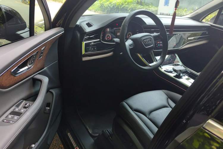 Used Audi Q7 2024 55 TFSI quattro S line Sport model Interior 3