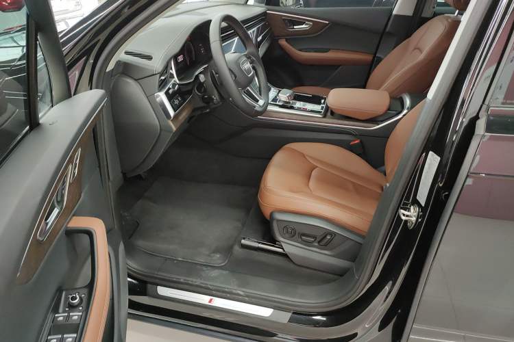 Used Audi Q7 2024 45 TFSI quattro S line Black Warrior Edition Interior 3