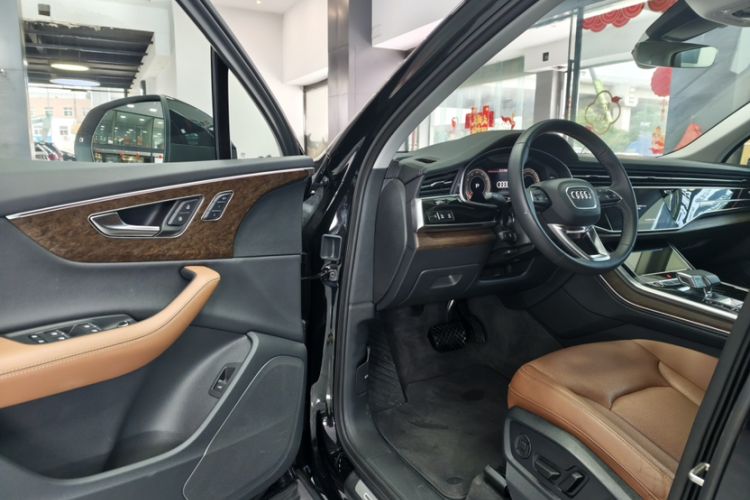 Used Audi Q7 2024 45 TFSI quattro S line Sport Edition Interior 3