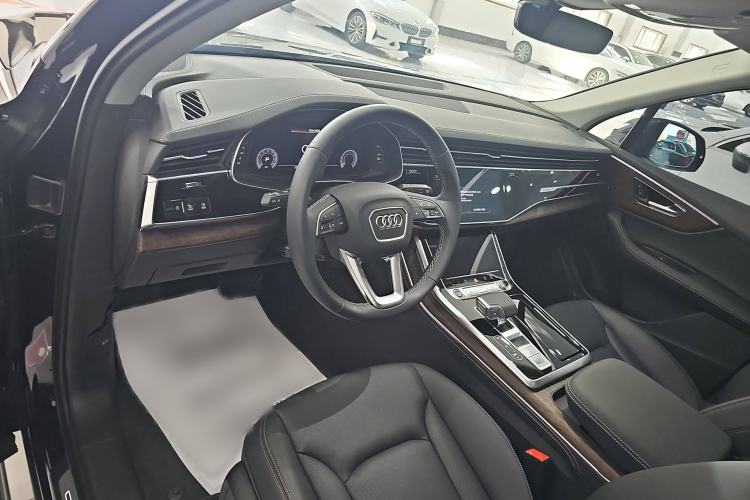 Used Audi Q7 2024 45 TFSI quattro S line Sport Edition Interior 3