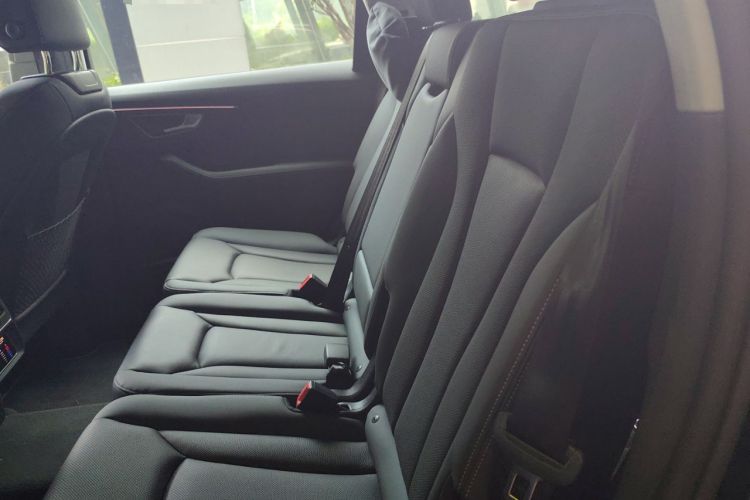 Used Audi Q7 2024 55 TFSI quattro S line Sport model Interior 4