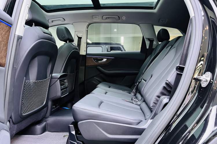 Used Audi Q7 2024 45 TFSI quattro S line Sport Edition Interior 6