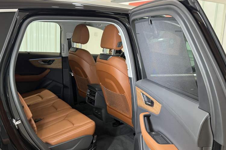 Used Audi Q7 2024 55 TFSI quattro S line Prestige Edition Interior 9