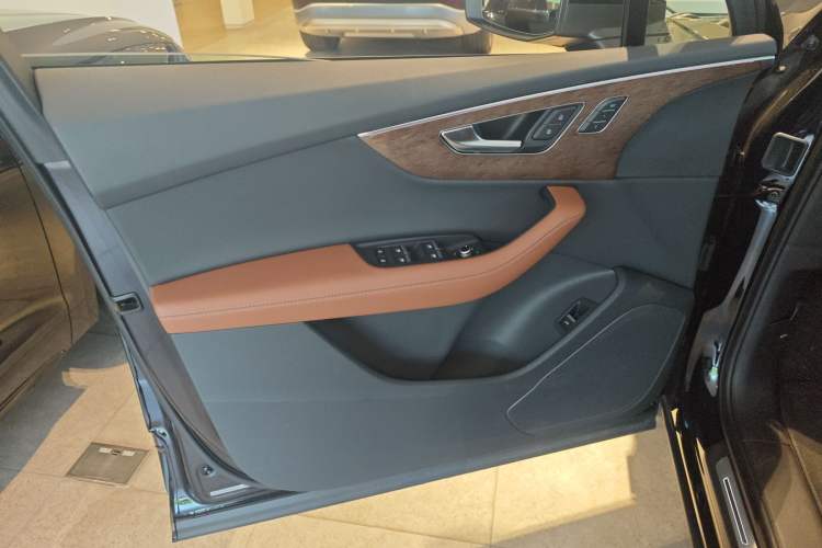 Used Audi Q7 2024 45 TFSI quattro S line Sport Edition Left Front Door Interior