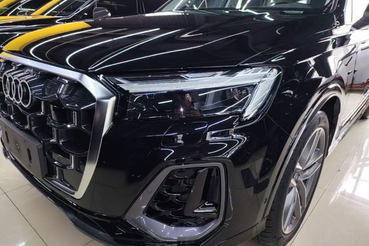 Used Audi Q7 2024 55 TFSI quattro S line Sport model Left Front Headlight