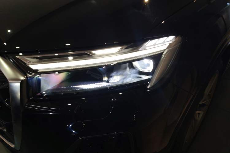 Used Audi Q7 2024 45 TFSI quattro S line Sport Edition Left Front Headlight