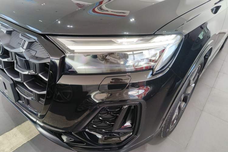 Used Audi Q7 2024 45 TFSI quattro S line Black Warrior Edition Left Front Headlight
