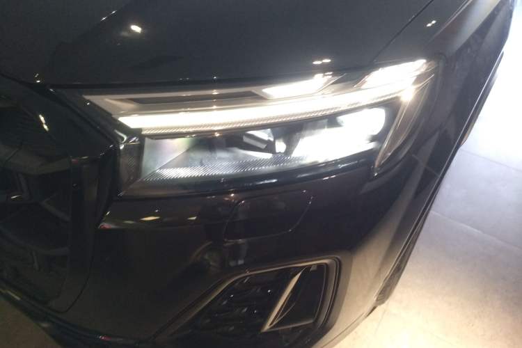 Used Audi Q7 2024 45 TFSI quattro S line Black Warrior Edition Left Front Headlight