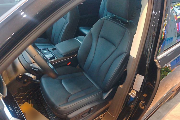 Used Audi Q7 2024 55 TFSI quattro S line Sport model Left Front Seat