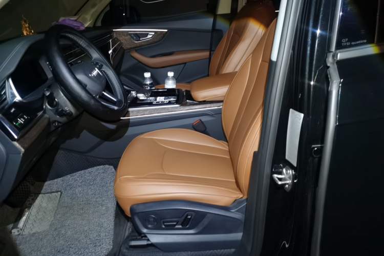 Used Audi Q7 2024 55 TFSI quattro S line Sport model Left Front Seat