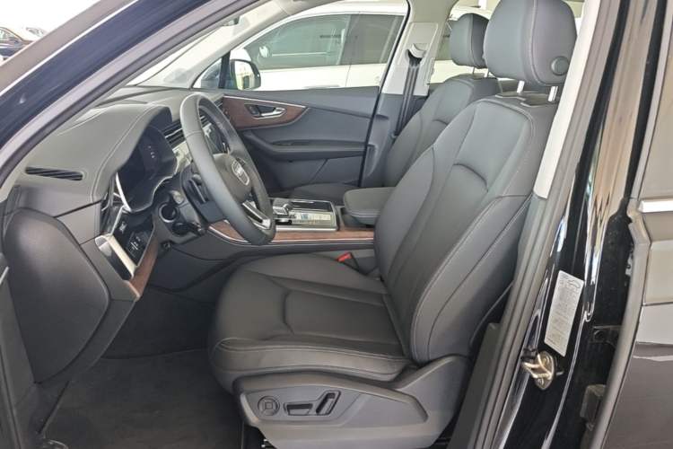 Used Audi Q7 2024 55 TFSI quattro S line Sport model Left Front Seat