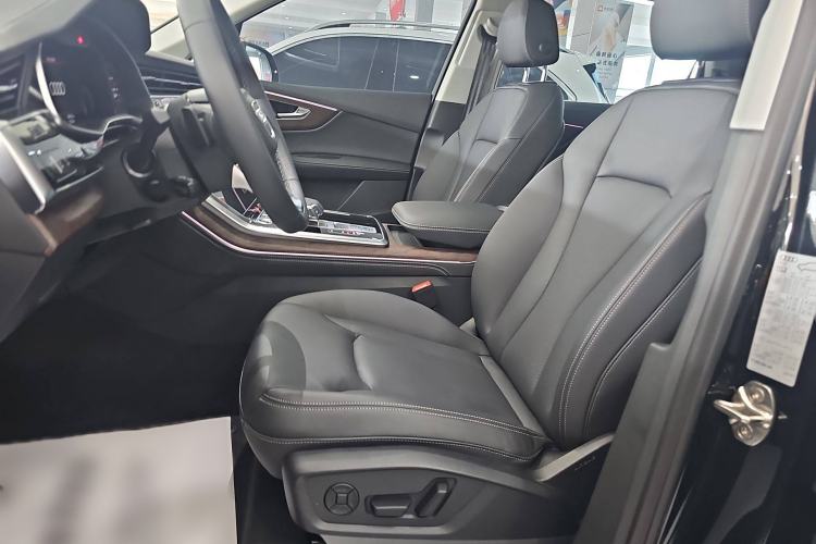 Used Audi Q7 2024 45 TFSI quattro S line Sport Edition Left Front Seat