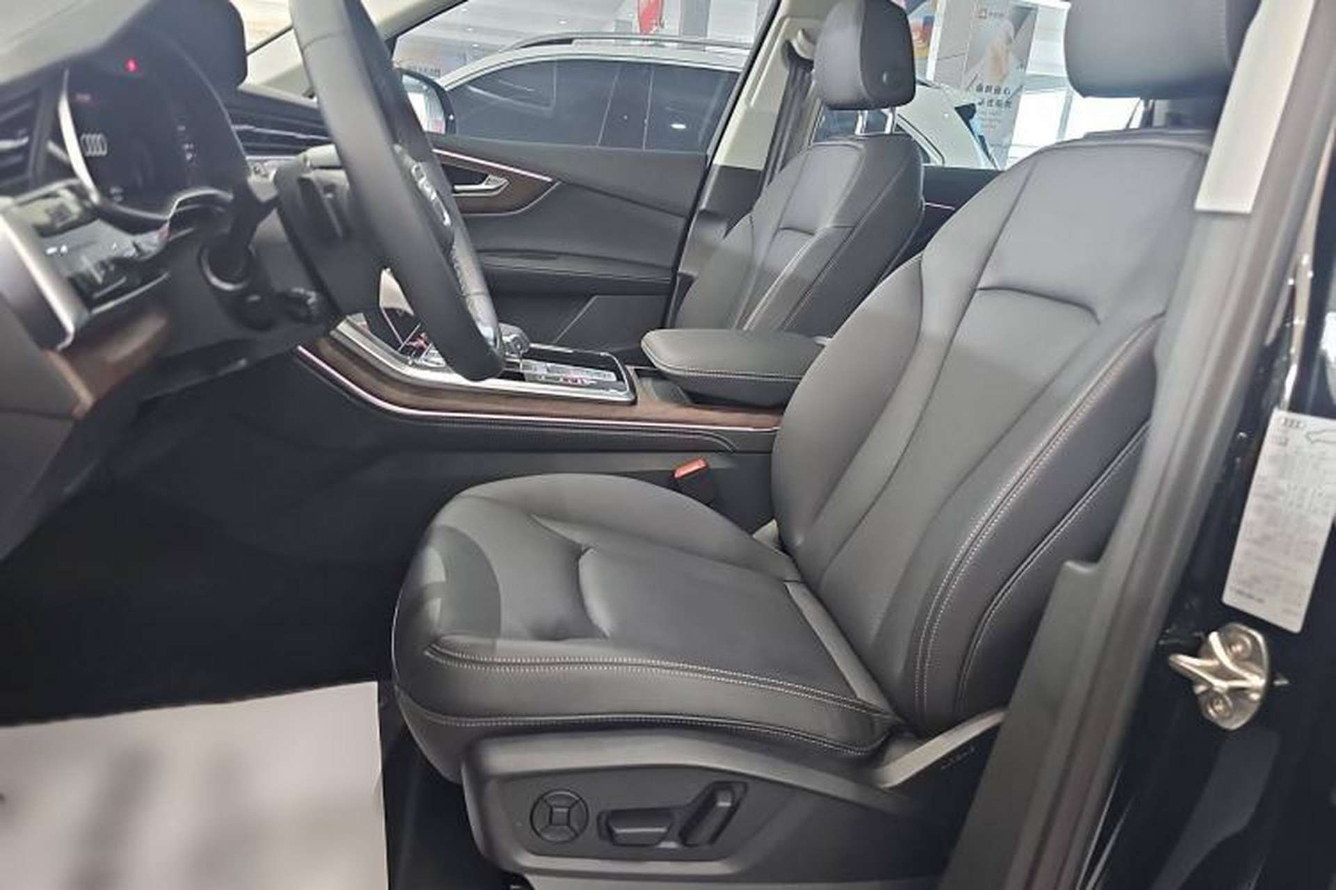 Used Audi Q7 2024 45 TFSI quattro S line Sport Edition Left Front Seat
