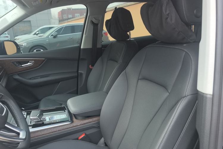Used Audi Q7 2024 55 TFSI quattro S line Sport model Left Front Seat