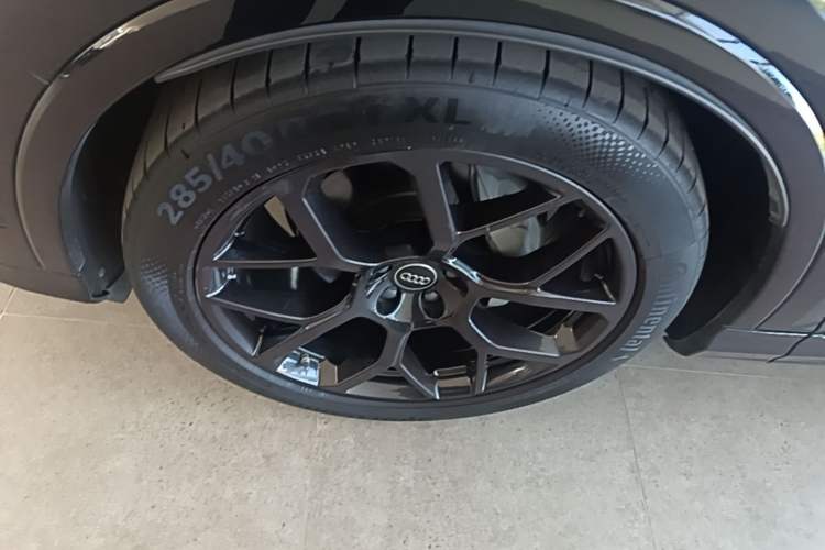 Used Audi Q7 2024 45 TFSI quattro S line Black Warrior Edition Left Front Wheel Hub