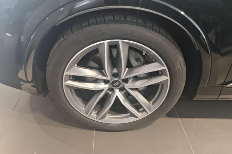 Used Audi Q7 2024 45 TFSI quattro S line Sport Edition Left Front Wheel Hub