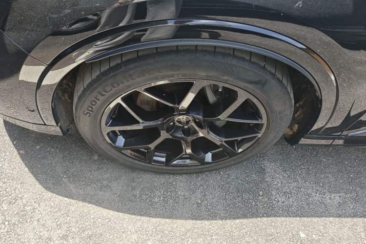 Used Audi Q7 2024 45 TFSI quattro S line Black Warrior Edition Left Front Wheel Hub