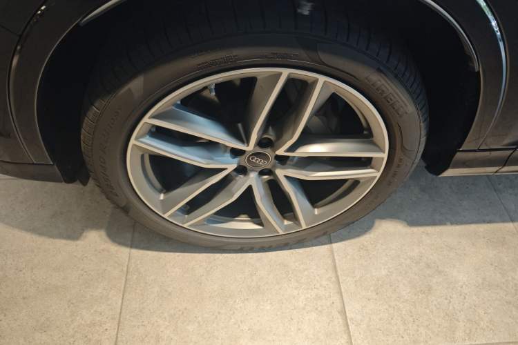 Used Audi Q7 2024 45 TFSI quattro S line Sport Edition Left Front Wheel Hub