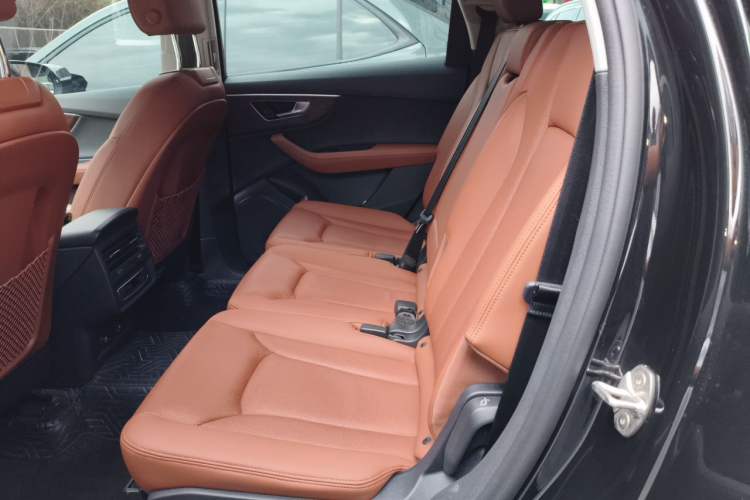 Used Audi Q7 2024 45 TFSI quattro S line Sport Edition Left Rear Seat