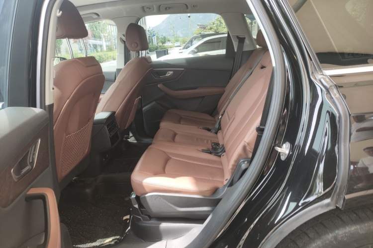 Used Audi Q7 2024 55 TFSI quattro S line Sport model Left Rear Seat