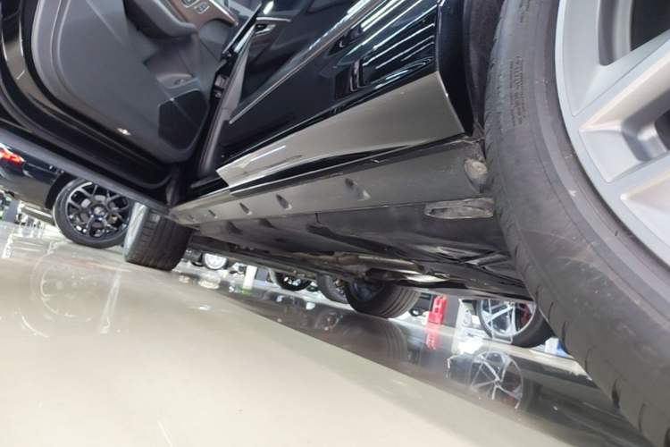Used Audi Q7 2024 55 TFSI quattro S line Sport model Left Side Sill