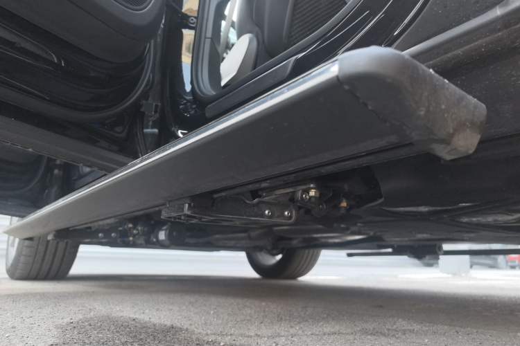Used Audi Q7 2024 55 TFSI quattro S line Sport model Left Side Sill