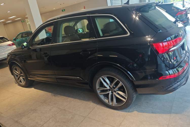 Used Audi Q7 2024 45 TFSI quattro S line Sport Edition Left Side