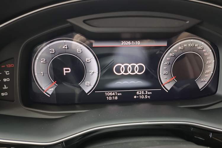Used Audi Q7 2024 55 TFSI quattro S line Sport model Odometer Close Up