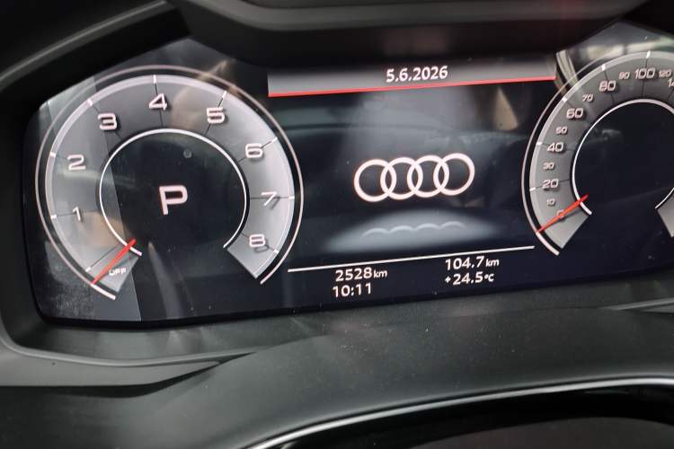Used Audi Q7 2024 45 TFSI quattro S line Sport Edition Odometer Close Up