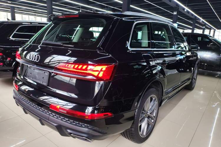 Used Audi Q7 2024 55 TFSI quattro S line Sport model Rear Right 45 Deg