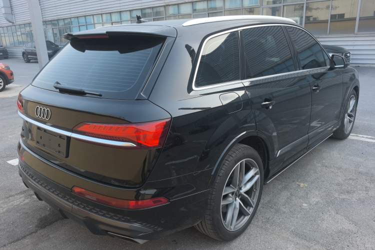 Used Audi Q7 2024 55 TFSI quattro S line Sport model Rear Right 45 Deg