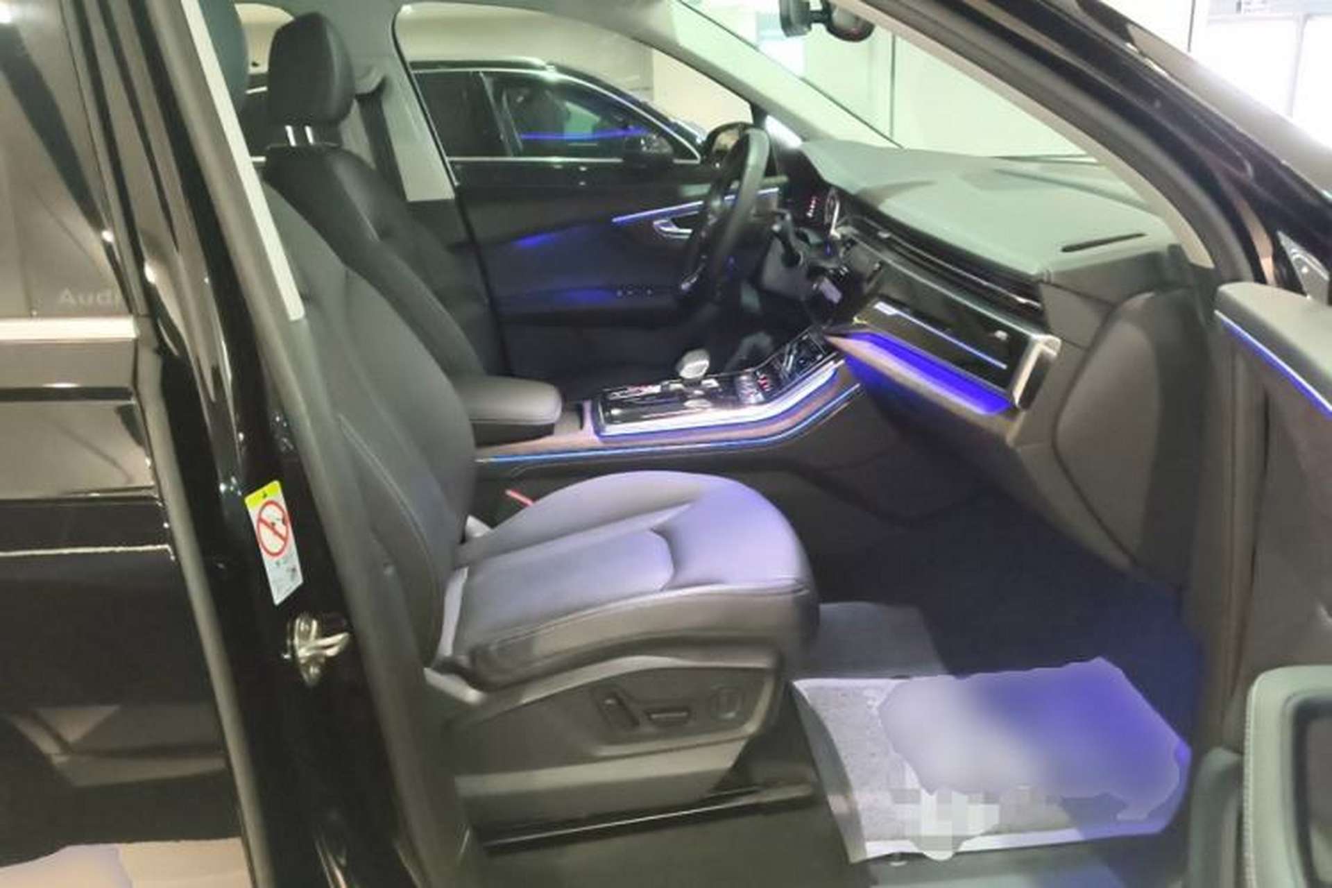 Used Audi Q7 2024 55 TFSI quattro S line Sport model Right Front Seat
