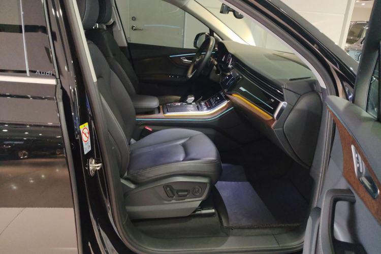 Used Audi Q7 2024 45 TFSI quattro S line Sport Edition Right Front Seat
