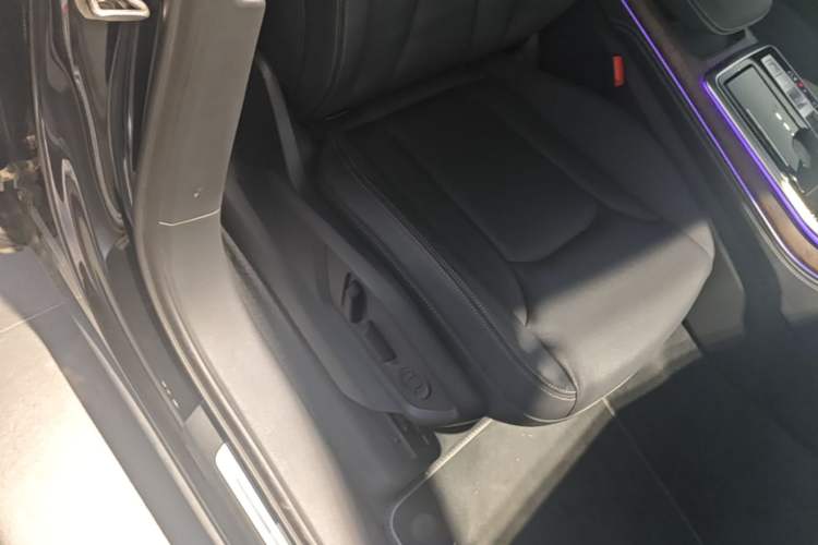 Used Audi Q7 2024 45 TFSI quattro S line Sport Edition Right Front Seat