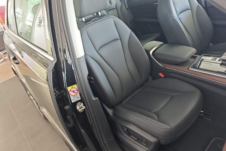 Used Audi Q7 2024 55 TFSI quattro S line Sport model Right Front Seat