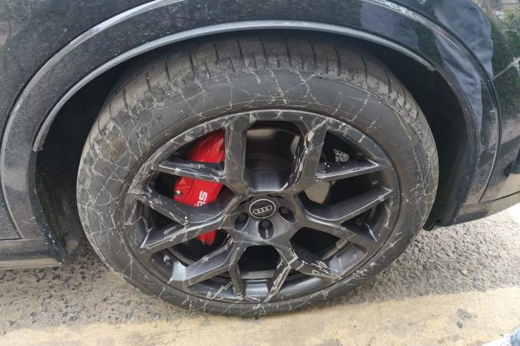 Used Audi Q7 2024 45 TFSI quattro S line Black Warrior Edition Right Front Wheel Hub