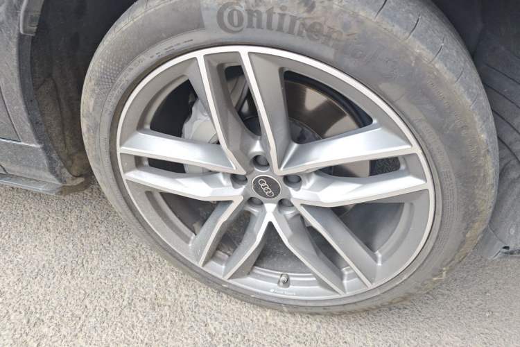 Used Audi Q7 2024 45 TFSI quattro S line Sport Edition Right Front Wheel Hub