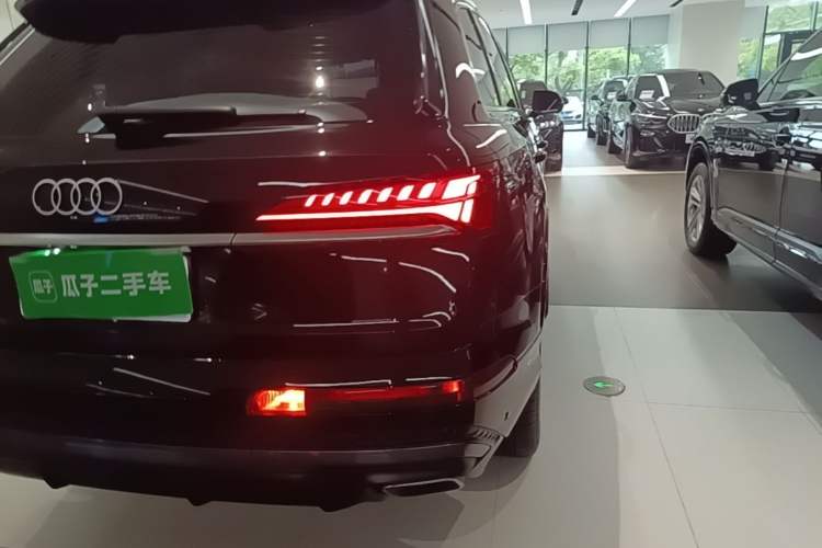 Used Audi Q7 2024 55 TFSI quattro S line Sport model Right Rear Taillight