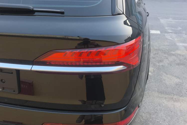 Used Audi Q7 2024 55 TFSI quattro S line Sport model Right Rear Taillight