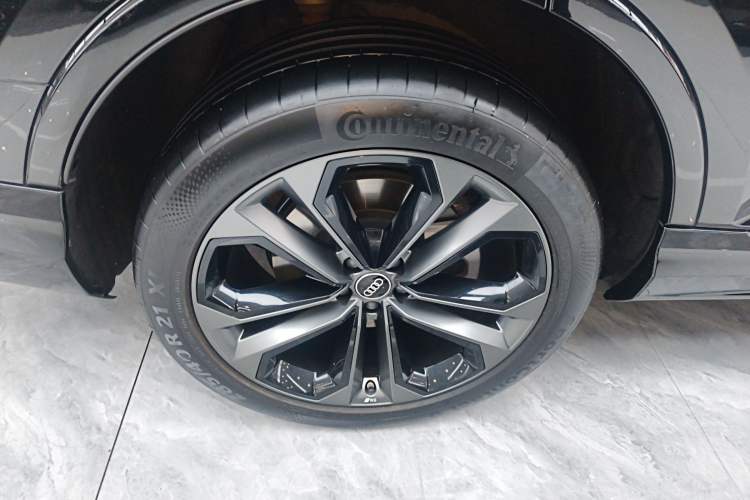 Used Audi Q7 2024 55 TFSI quattro S line Sport model Right Rear Wheel Hub